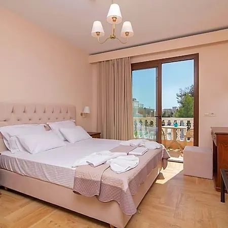 Hotel Holidays 3*
